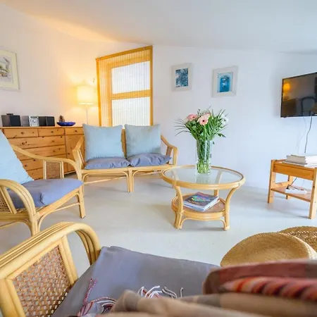 Apartment With 3 Windows Overlooking The Port Of St Martin De Re Saint-Martin-de-Re