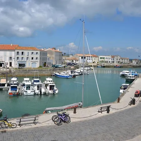 With 3 Windows Overlooking The Port Of St Martin De Re דירה Saint-Martin-de-Ré