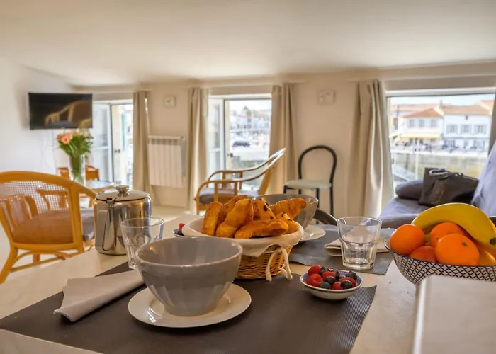 With 3 Windows Overlooking The Port Of St Martin De Re *