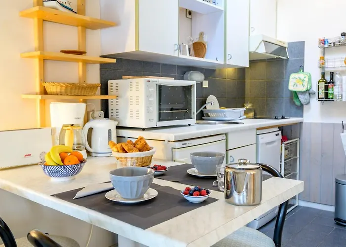 With 3 Windows Overlooking The Port Of St Martin De Re Saint-Martin-de-Ré